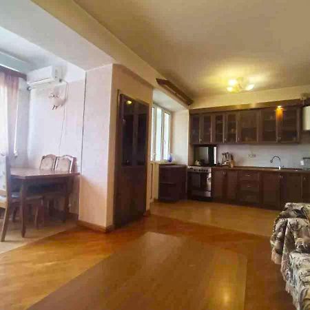 3 Room Apartment In Small Center Of Erywań Zewnętrze zdjęcie